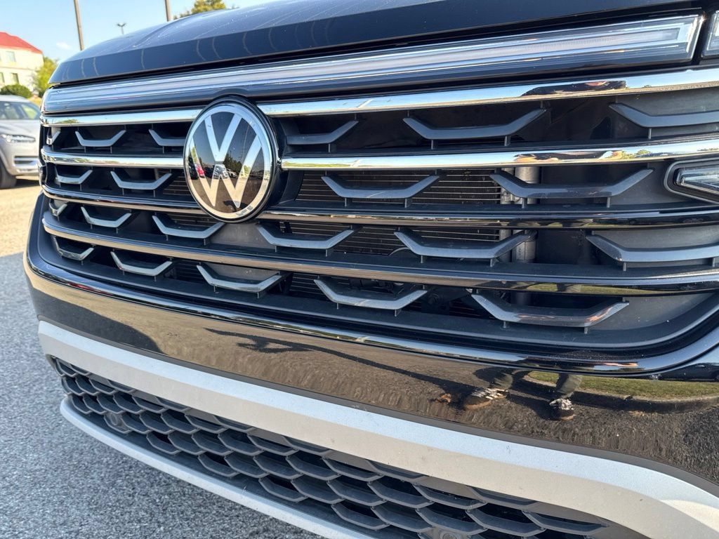 Used 2024 Volkswagen Atlas Peak Edition SE AWD/4WD image 10