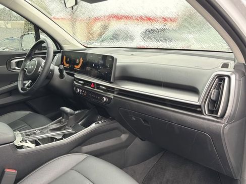 Used 2025 Kia Sorento S w/ Panoramic Sunroof Package image 17