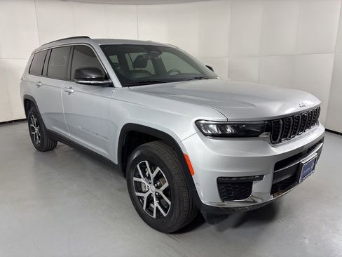 Used 2024 Jeep Grand Cherokee L Limited w/ Luxury Tech Group II image 2