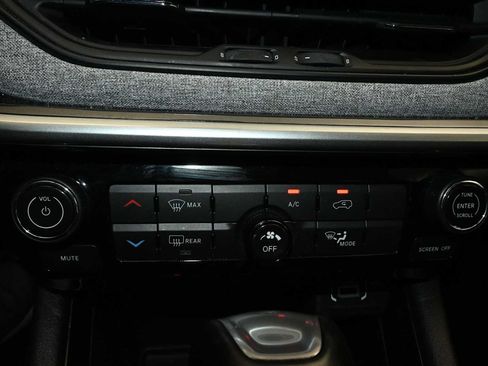 Used 2024 Jeep Compass Latitude AWD/4WD image 16