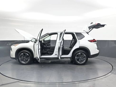 Used 2025 Nissan Rogue SV FWD image 49