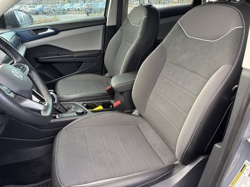 Used 2024 Volkswagen Taos SE w/ Panoramic Sunroof Package image 13