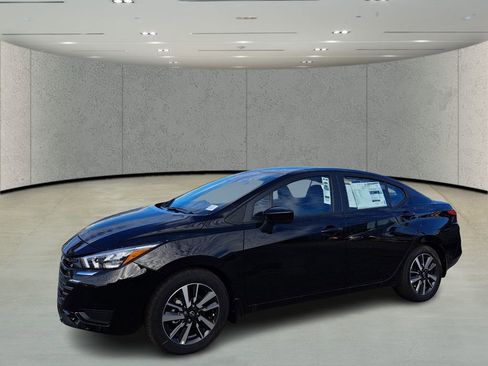 Used 2025 Nissan Versa SV w/ Trunk Package image 9