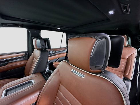 Used 2024 GMC Yukon Denali Ultimate AWD/4WD image 24