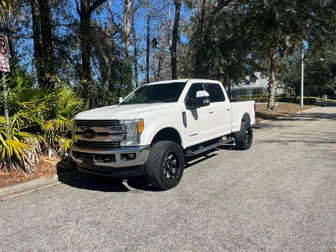 Used 2017 Ford F250 Lariat w/ Lariat Value Package image 10
