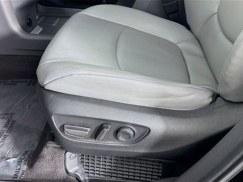 Used 2024 Toyota Sienna XLE image 22