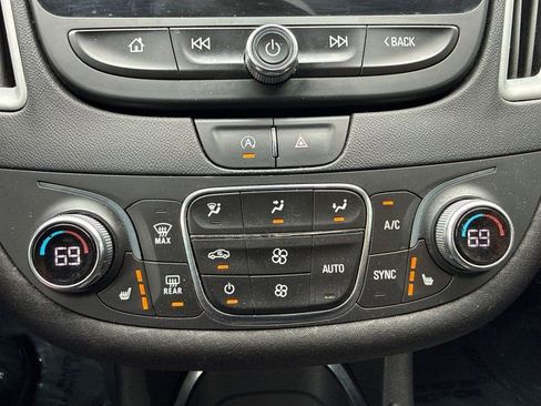 Used 2022 Chevrolet Malibu LT FWD image 28