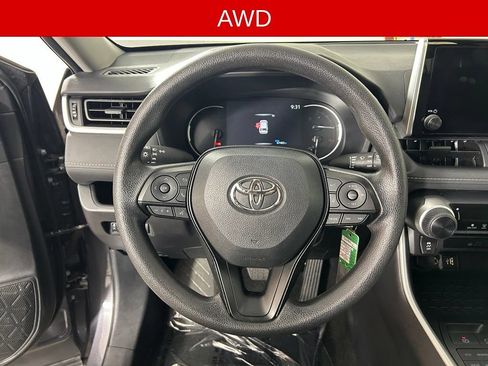 Used 2025 Toyota RAV4 LE AWD/4WD image 7