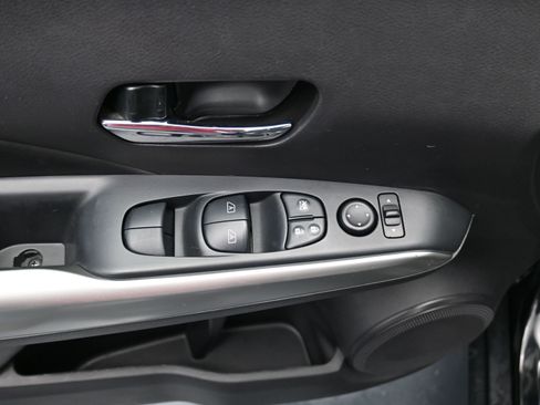 Used 2020 Nissan Kicks SR w/ SR Premium Package FWD image 14