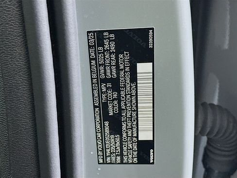 Used 2025 Volvo XC40 B5 Plus image 12