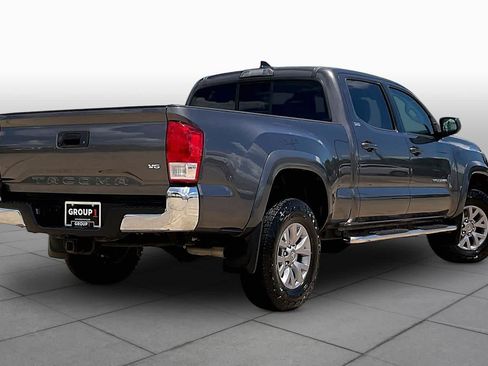 Used 2017 Toyota Tacoma SR5 w/ Tow Package RWD image 12
