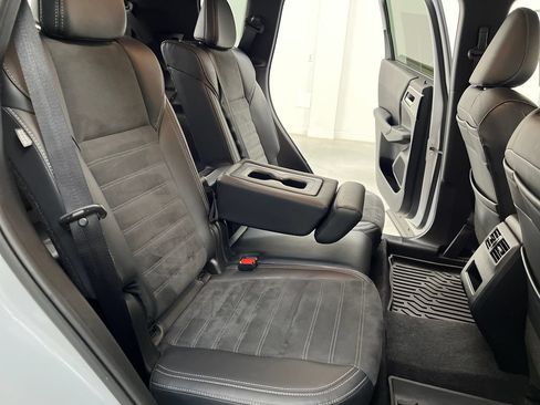 Used 2024 Mitsubishi Outlander SE AWD/4WD image 23