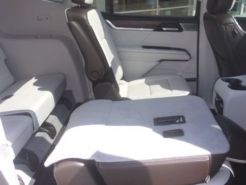 Used 2025 GMC Acadia Denali w/ Super Cruise Package AWD/4WD image 37