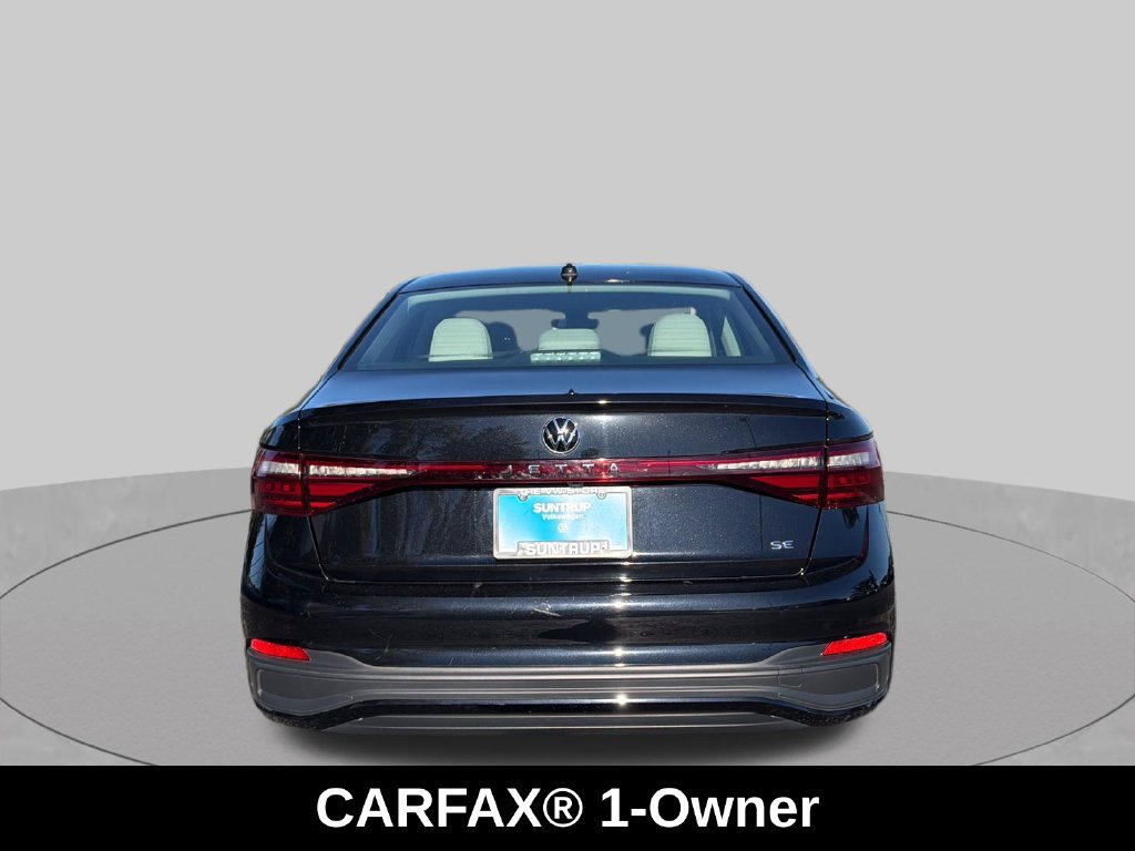 Used 2025 Volkswagen Jetta SE w/ Sunroof Package FWD image 4