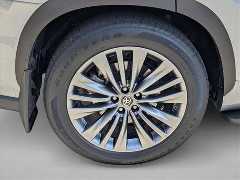 Used 2021 Toyota Highlander Platinum image 22