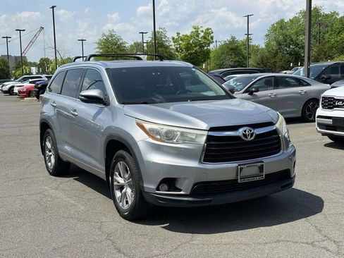 Used 2015 Toyota Highlander XLE AWD/4WD image 1