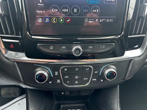 Used 2023 Chevrolet Traverse RS FWD image 18
