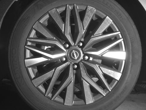 Used 2025 Nissan Altima 2.5 SV FWD image 12
