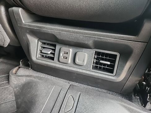 Used 2022 Chevrolet Silverado 1500 LT w/ Bed Protection Package AWD/4WD image 16