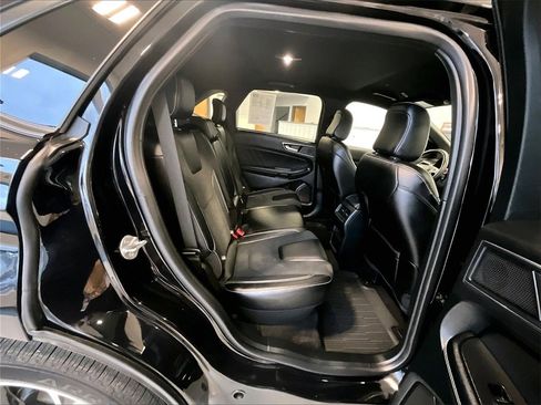 Used 2022 Ford Edge ST image 16
