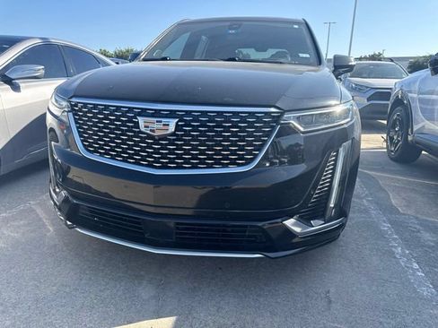 Used 2020 Cadillac XT6 FWD image 2