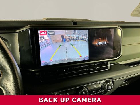 Used 2024 Jeep Gladiator Mojave AWD/4WD image 12