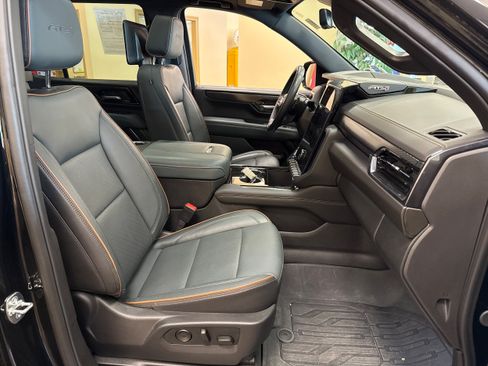 Used 2025 GMC Yukon AT4 w/ AT4 Premium Plus Package AWD/4WD image 19
