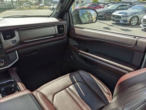 Used 2024 Ford Expedition Limited image 17