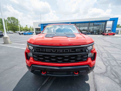 Used 2024 Chevrolet Silverado 1500 Custom Trail Boss w/ LPO, Dark Essentials Package AWD/4WD image 2