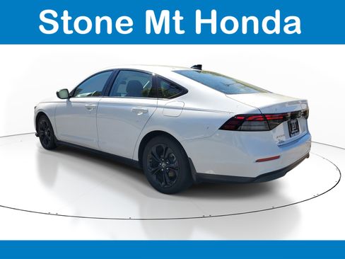 Used 2025 Honda Accord SE image 4