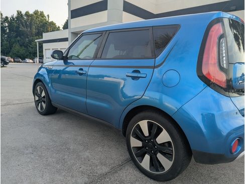 Used 2018 Kia Soul + FWD image 4