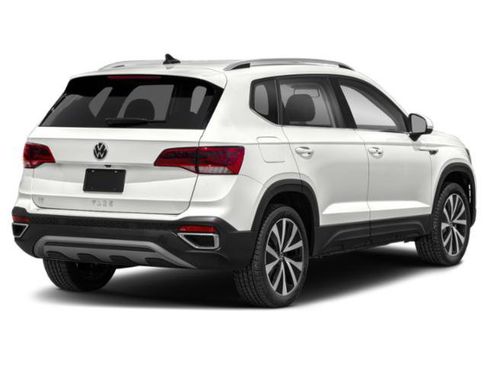 Certified 2023 Volkswagen Taos SE w/ Panoramic Sunroof Package image 2