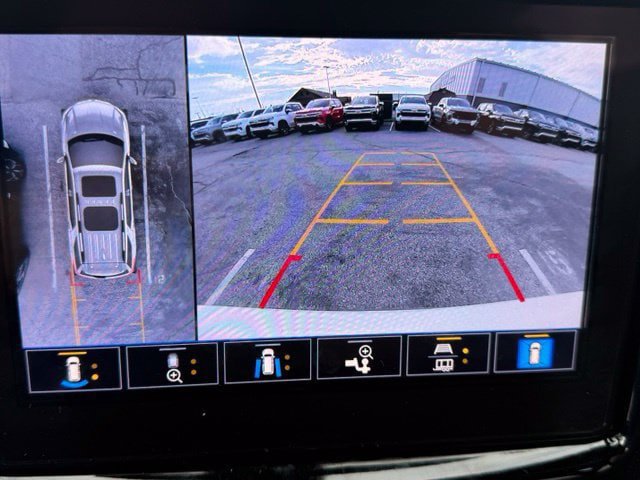 Used 2023 Chevrolet Traverse High Country FWD image 8
