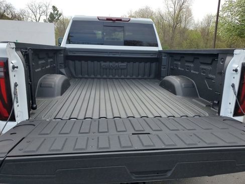 New 2025 GMC Sierra 2500 SLT w/ SLT Premium Package image 8