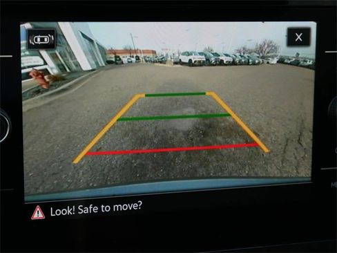 Certified 2025 Volkswagen Taos SE image 31