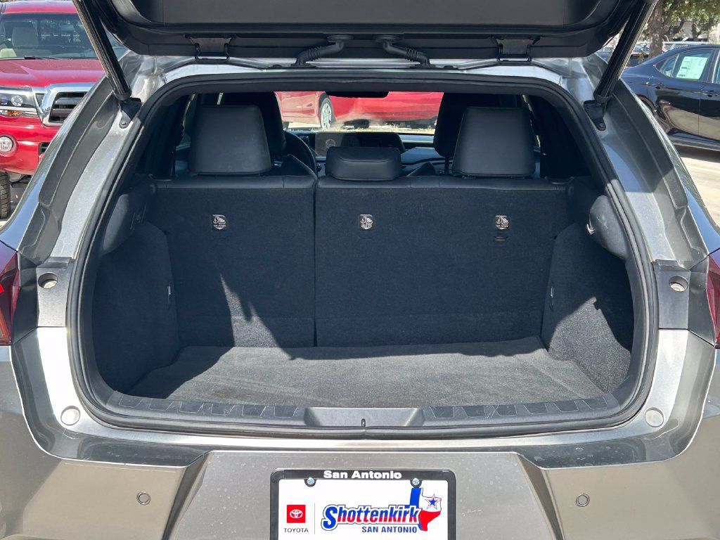 Used 2021 Lexus UX 200 w/ Premium Package FWD image 14