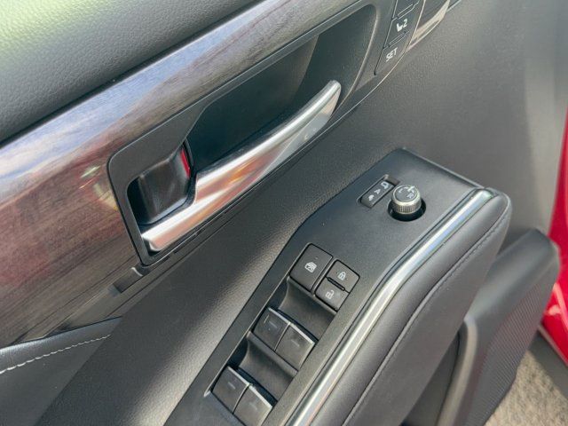 Used 2024 Toyota Highlander Limited AWD/4WD image 13