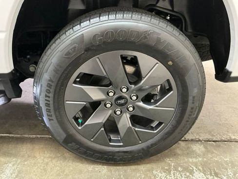 Used 2023 Ford F150 Lightning Lariat image 11