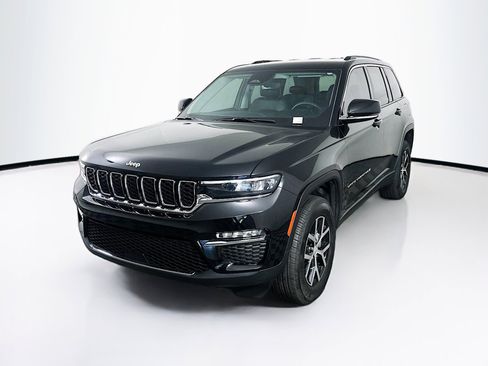 Used 2023 Jeep Grand Cherokee Limited image 3