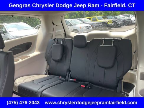 Used 2020 Chrysler Pacifica Touring-L Plus FWD image 44
