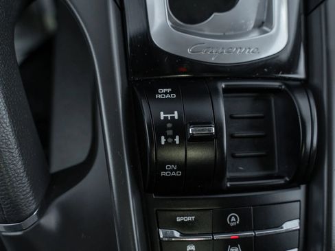 Used 2017 Porsche Cayenne AWD/4WD image 38