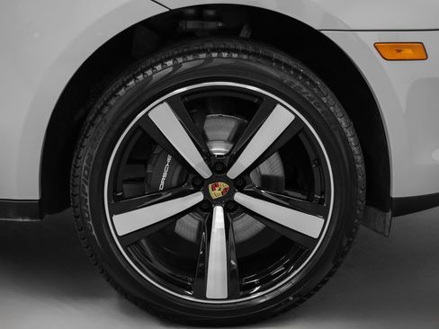 New 2026 Porsche Macan image 16