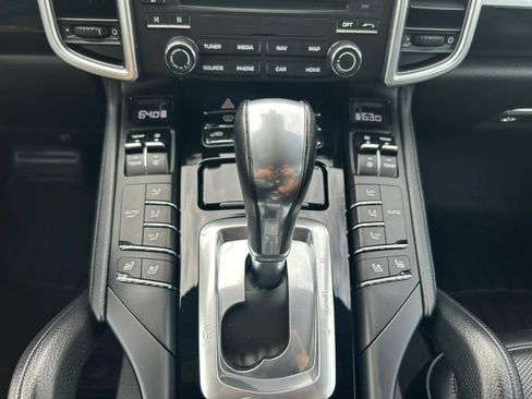 Used 2017 Porsche Cayenne AWD/4WD image 26