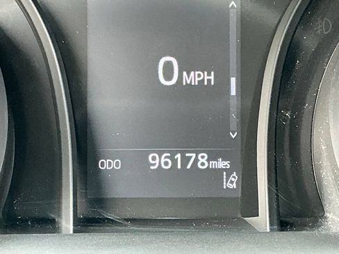 Used 2022 Toyota Camry SE FWD image 26