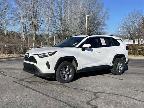 Used 2022 Toyota RAV4 XLE image 1