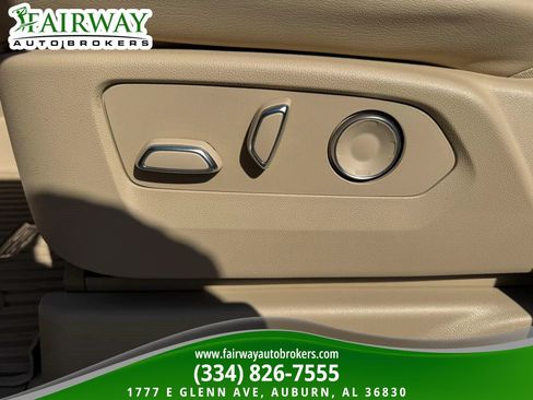 Used 2024 Cadillac Escalade Premium Luxury w/ Performance Package AWD/4WD image 17