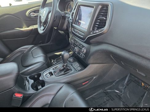 Used 2019 Jeep Cherokee Trailhawk w/ Cold Weather Group AWD/4WD image 29
