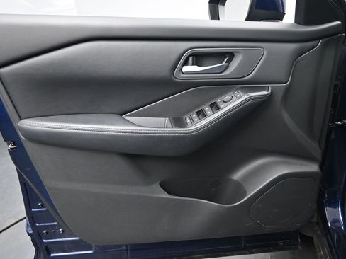 Used 2025 Nissan Rogue SV image 23