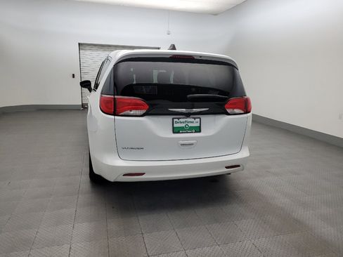 Used 2023 Chrysler Voyager LX FWD image 6