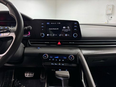 Used 2025 Hyundai Elantra Sport FWD image 19